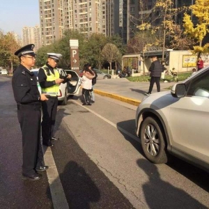 西安交警曲江大队全警动员全方位开展辖区违停治理工作 ...