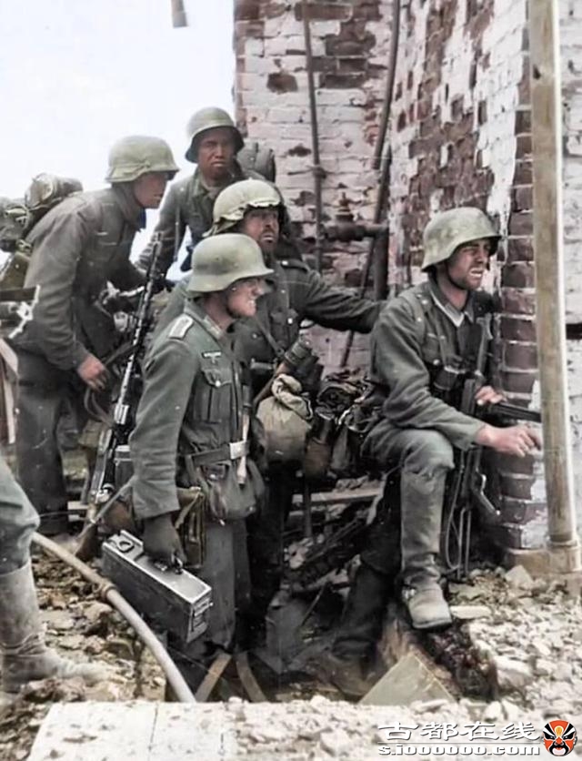 斯大林格勒战役有多惨:最惨烈巷战,一个师扔进去,三天就打光了