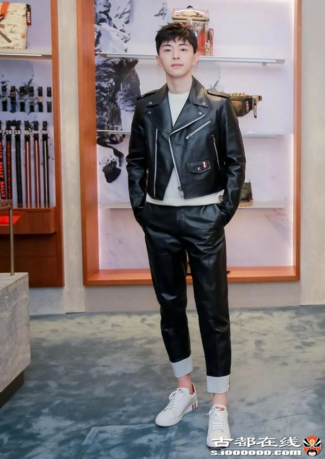 明星皮夹克造型,哪个帅到了你?谢霆锋不按常理出牌
