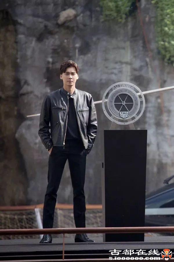 明星皮夹克造型,哪个帅到了你?谢霆锋不按常理出牌