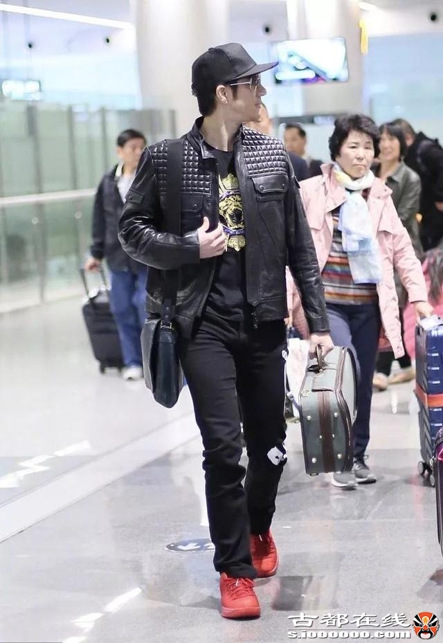 明星皮夹克造型,哪个帅到了你?谢霆锋不按常理出牌