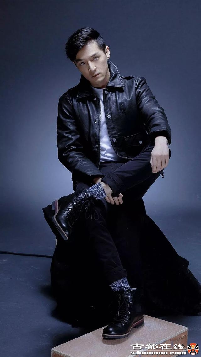 明星皮夹克造型,哪个帅到了你?谢霆锋不按常理出牌
