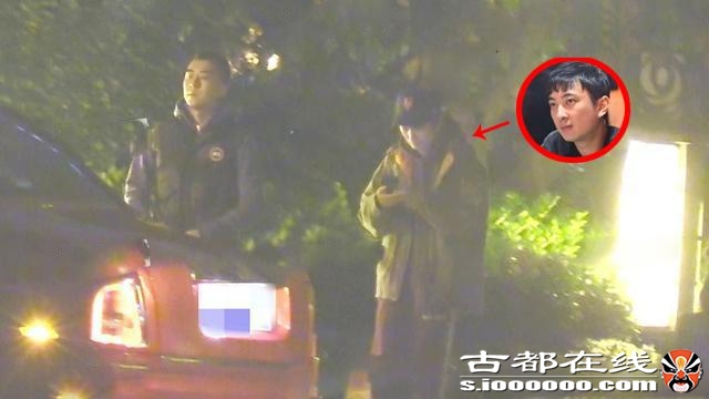 王思聪被“限制消费”后，搂美女吃高级餐厅，坐豪车一起回家